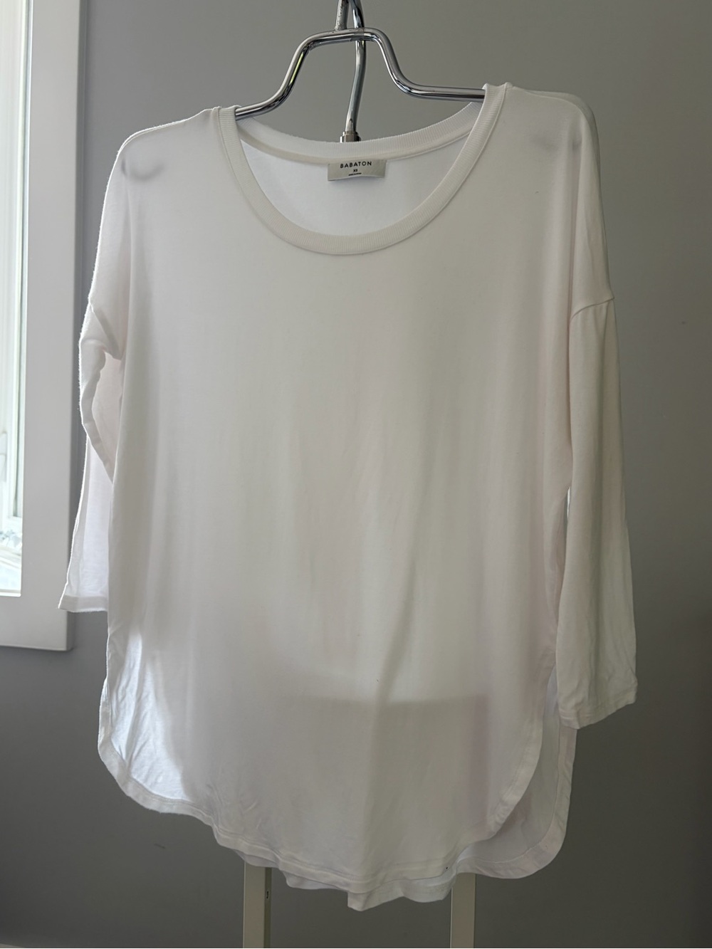 Babaton White Relaxed Long Sleeve Scoop Neck Tee